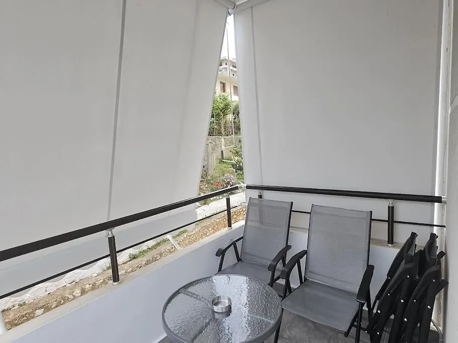 Cozy Apartment With A View Over The City And Sea فلورا 0*,  ألبانيا