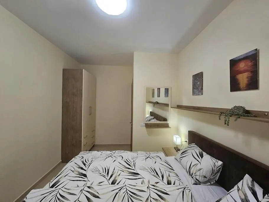 Cozy Apartment With A View Over The City And Sea Vlore