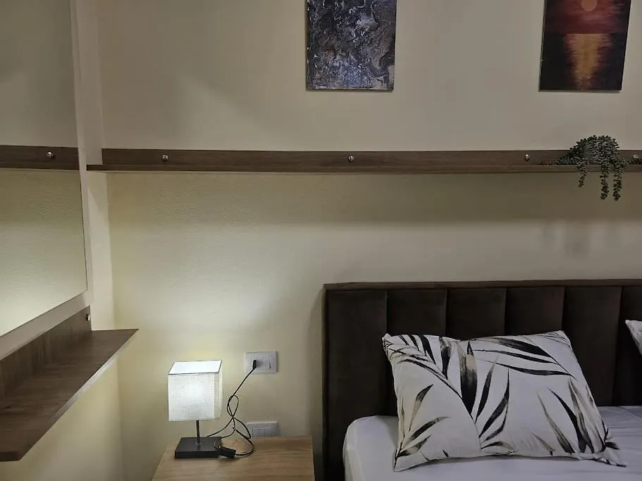 Cozy Apartment With A View Over The City And Sea Vlore