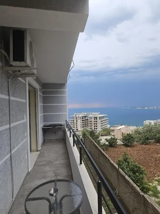 Cozy Apartment With A View Over The City And Sea Vlore